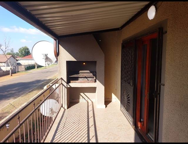 3 BEDROOM APARTMENT FOR SALE IN VAALPARK